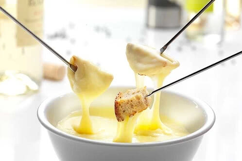 Przepis na fondue serowe z regionu Allgäuer