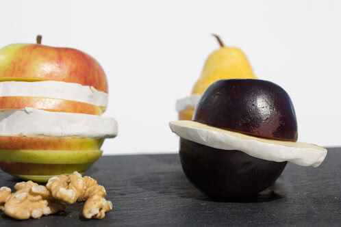Przepis na grillowane owoce z seremCamembert